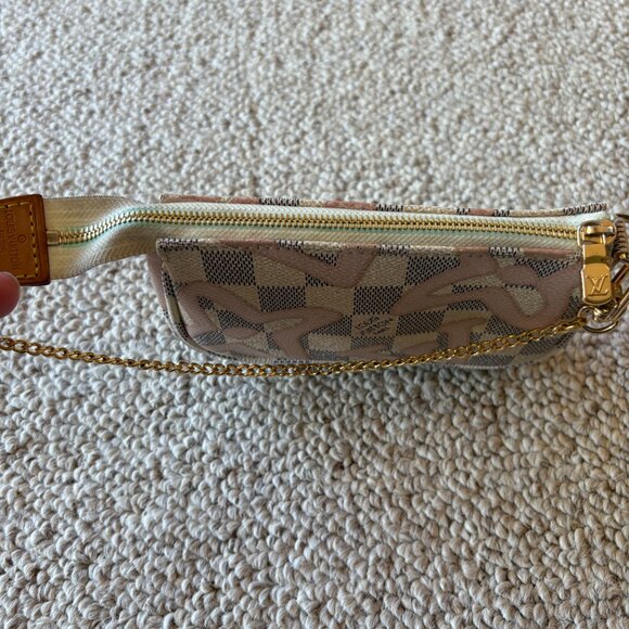 Louis Vuitton Damier Azur Pochette - Picture 10 of 14